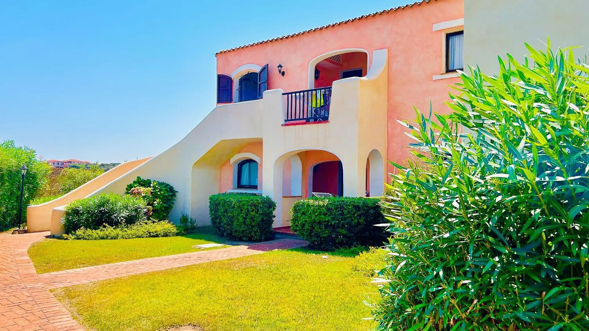 Residence Con Spiaggia Privata Lettini E Ombrelloni Gratuiti Porto Cervo Italien